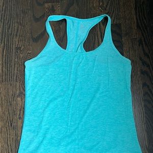GapFit Breathe women’s workout tank - small
